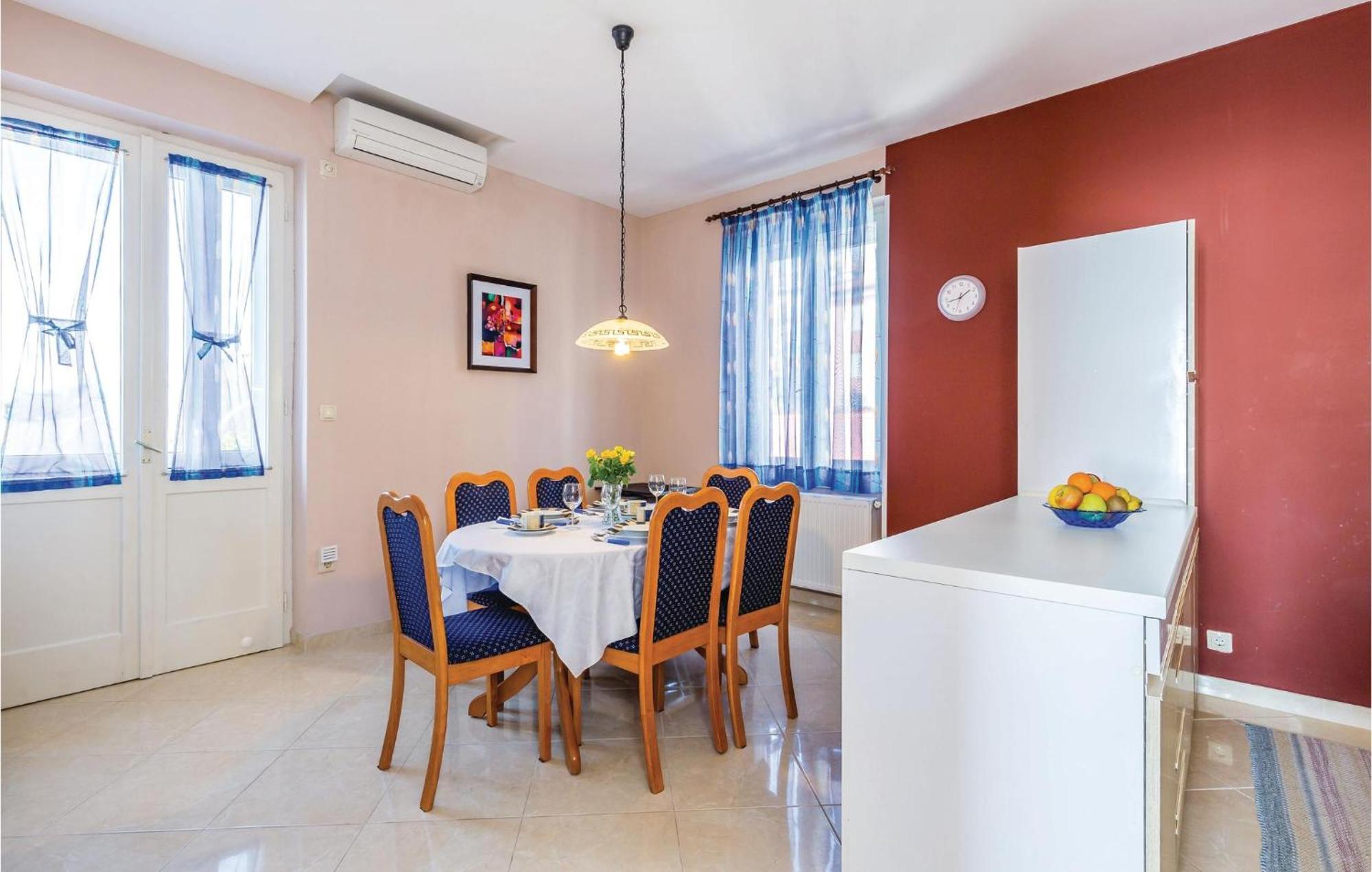 Gorgeous Apartment In Rijeka With Kitchen Extérieur photo