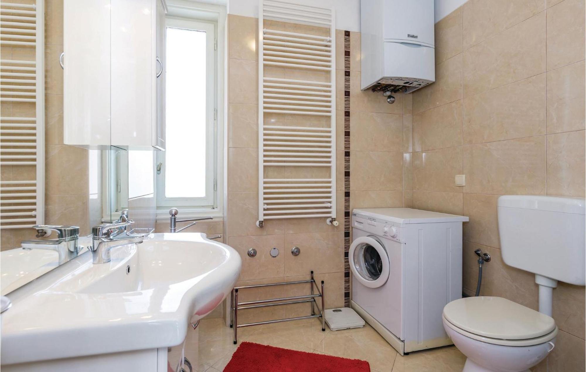 Gorgeous Apartment In Rijeka With Kitchen Extérieur photo